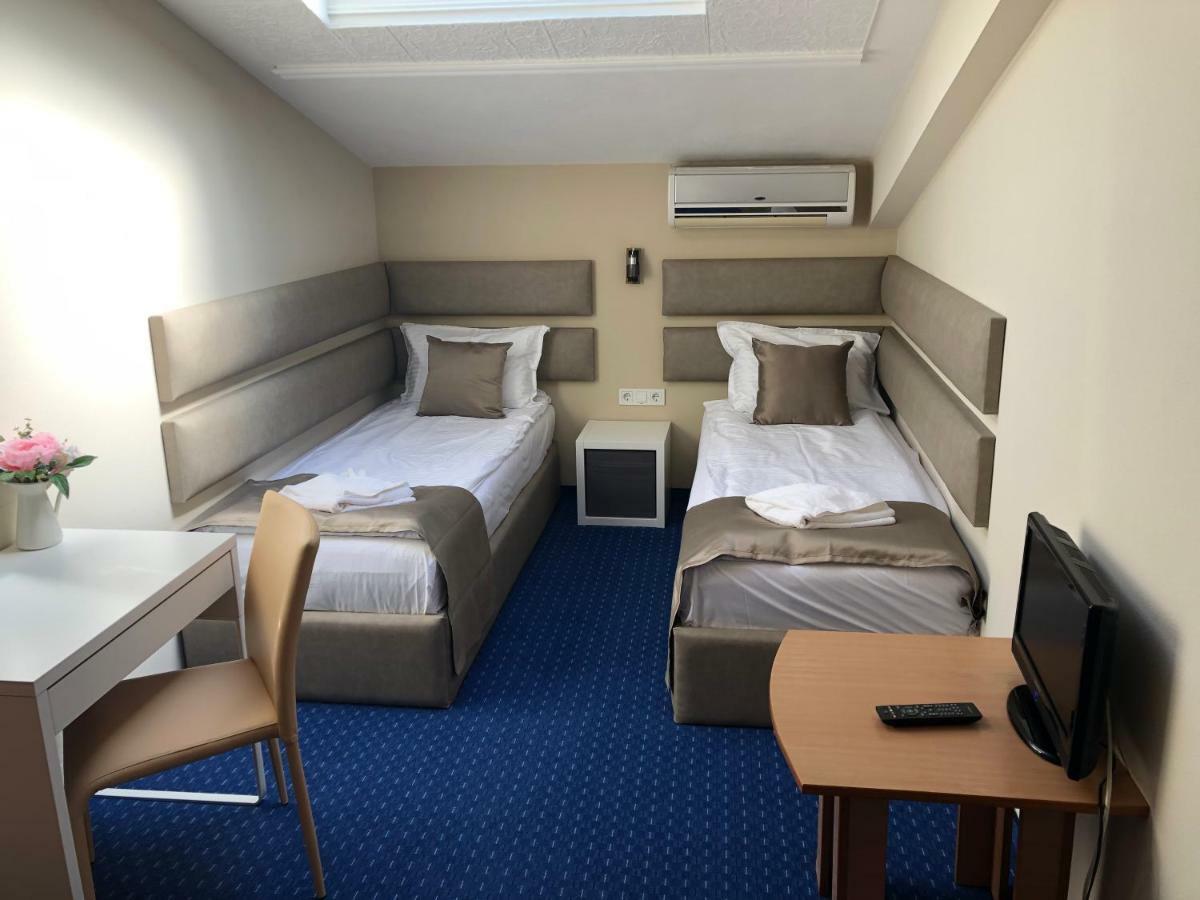 Family Hotel Avenue Китен Экстерьер фото